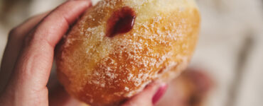 bakine-domace-krafne-s-bijelim-prstenom